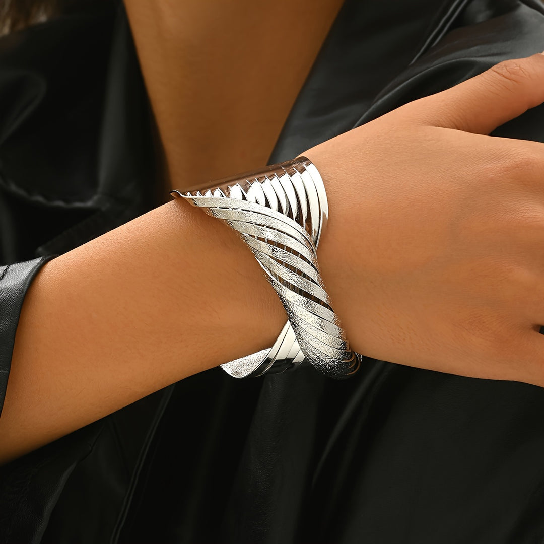 Selene Twist Cuff