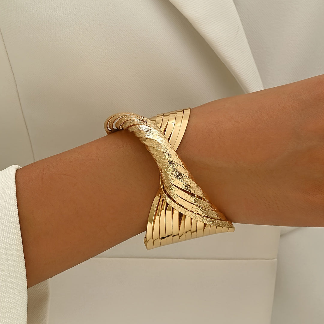 Selene Twist Cuff